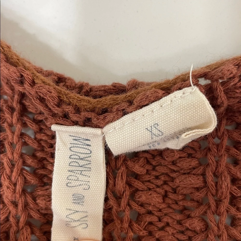 Sky and Sparrow V-Neck Sweater in Warm Brown | XS